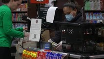 Las tiendas de alimentación de Nueva York abren 24 horas por la crisis del COVID-19