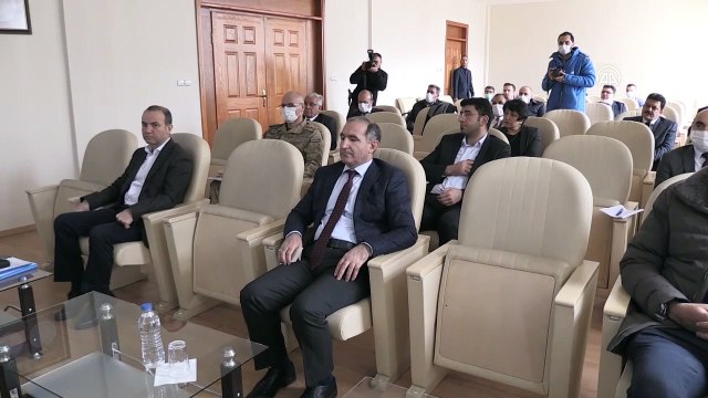 Vali Türker Öksüz, Pandemi Koordinasyon Kurulu Toplantısı'nda 'evde kalın' çağrısı yaptı - KARS