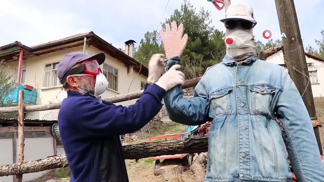 'Vatandaş Uzak Dursun Benden, Risk Var' Dedi, Kapıya Koronavirüs Var Yazısı Astı