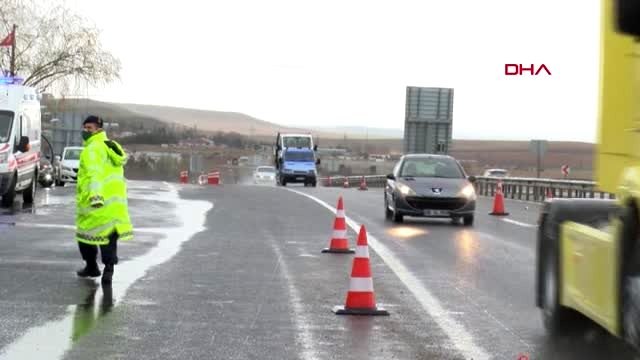ANKARA GÖLBAŞI'NDA ŞEHİR GİRİŞİNDE POLİS KORONAVİRÜS KONTROLÜ YAPTI, SÜRÜCÜLER VE YOLCULAR UYARILDI