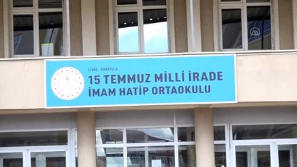 Sivas'ta iki okulda koronavirüse karşı 3D yazıcılarla siperlik üretiliyor