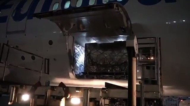 Un primer avión con 1.200.000 mascarillas aterrizó esta noche en Barajas