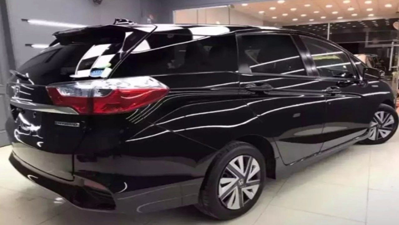 Honda Fit Shuttle Review and Specs.