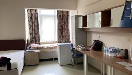 Sakarya'da karantina yurdunda kalan kadın, odasını tanıttı