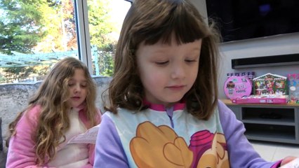 Sophia, Isabella e Alice Abrindo Presentes do Natal Parte 1