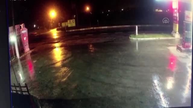Trafik kazası güvenlik kamerasınca kaydedildi