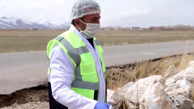 Gürpınar'da 65 yaş üzeri vatandaşların evine sıcak yemek götürülüyor