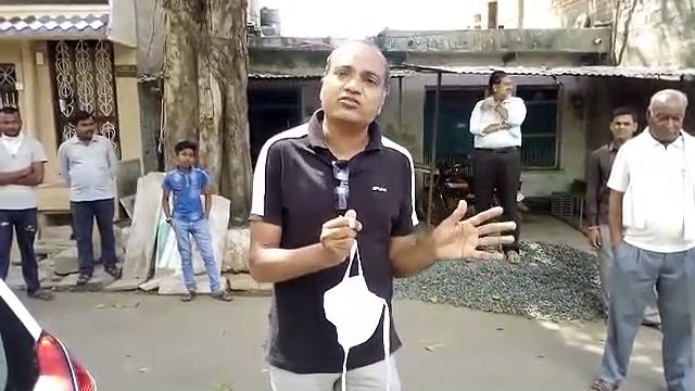 मंदसौर: ऑफिसर ने आमजन को सतर्कता बरतने के बारे में दी जानकारी