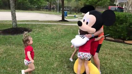 Ils recréent Disneyland à la maison après l'annulation de leur voyage