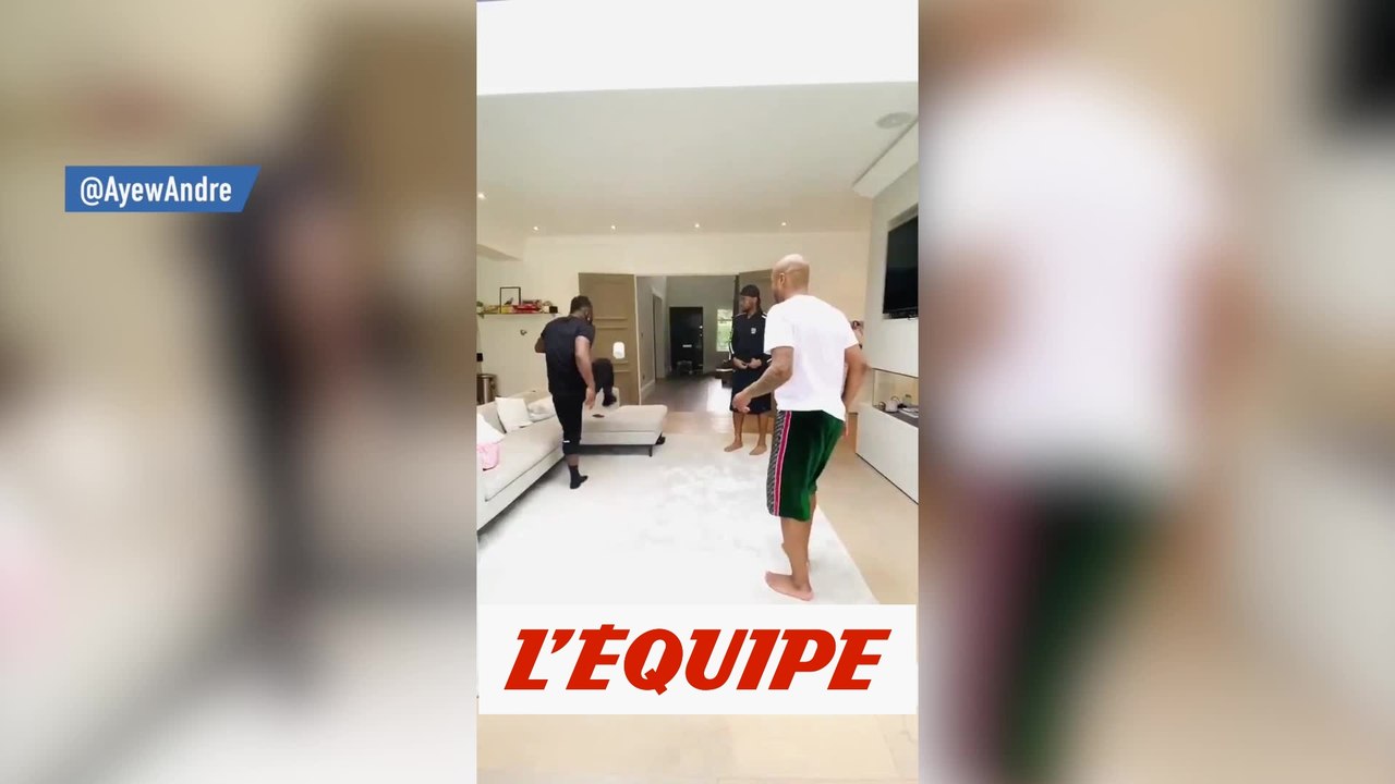 La brésilienne des frères Ayew avec du papier toilette - Foot - ANG - WTF