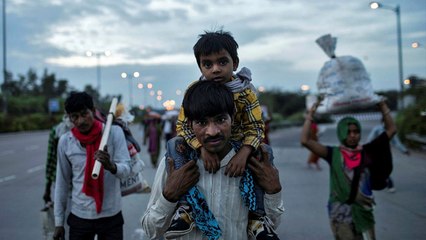 டெல்லியில் இருந்து வெளியேறும் உ.பி. இளைஞர்கள்... அதிர வைக்கும் வீடியோ