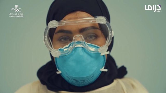 أمل ممرضة تشرف على حالات العزل الصحي وتكشف كيف تتعامل مع مرضى فيروس كورونا.. وهذه النصائح الغالية منها لكم #أبطال_المجتمع