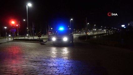 Dünyaca ünlü Konyaaltı sahili çift yönlü araç trafiğine kapatıldı