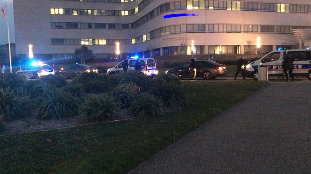 L’hommage des policiers aux soignants