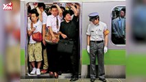 Độc đáo nghề nhồi người lên tàu điện ngầm ở Nhật Bản