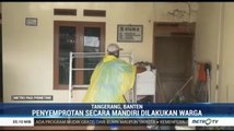 Warga di Tangerang dan Serang Semprot Disinfektan ke Rumah-rumah