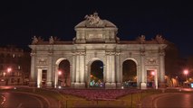La Puerta de Alcalá se apaga con motivo de la hora del planeta