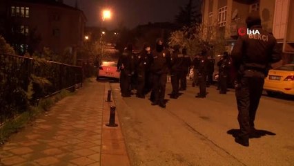 Korona virüs salgınına aldırmayan kişiler kaçak kıraathanede basıldı