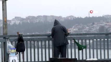 Unkapanı Köprüsü'nün son olta balıkçısı