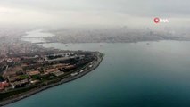 İstanbul Boğazı sessizliğe büründü, azalan gemi trafiği drone ile görüntülendi