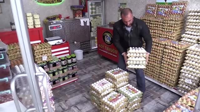 Fedakar sağlık çalışanlarına bir destek de organik yumurta üreticisinden