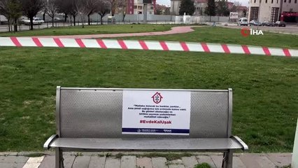 Uşak'ta park ve oyun alanlarına girişler güvenlik şeritleri ile kapatıldı