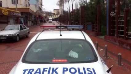Polis üç dilde "Evde kal" anonsu yaptı