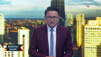 Agar Tak Terlular Corona, Warga Berjemur di Bawah Sinar Matahari Pagi
