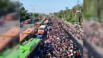 - Hindistan’da evine dönmek isteyen binlerce işçi, otobüs terminalinde bekletildi