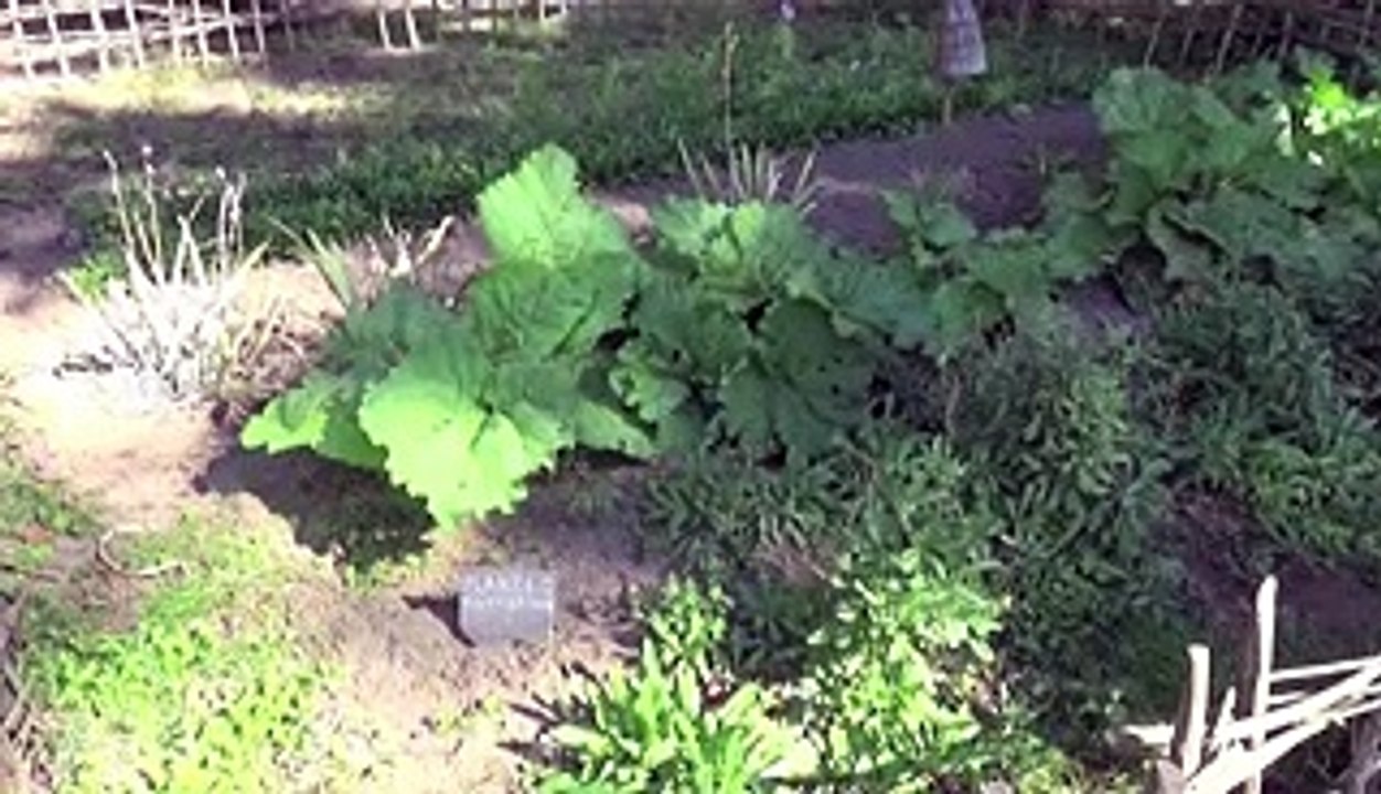 Experimentelle Archäologie - Rundgang über das gesamte Gelände von Guédelon-j6LPgG4pXpg_x264