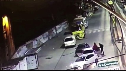 Polisin 'dur' ihtarına uymayarak kaçan 6 şüpheliden 4'ü yakalandı - İSTANBUL