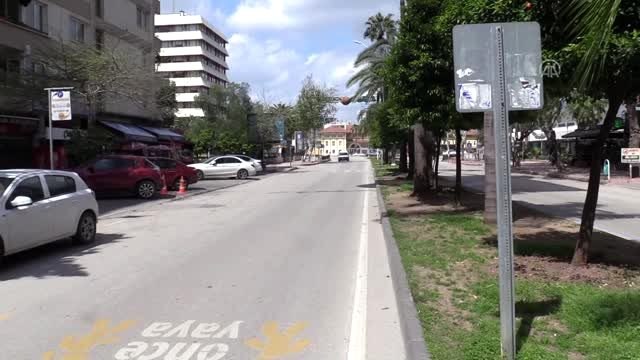 Adana'da Evde kal çağrısına uyuluyor