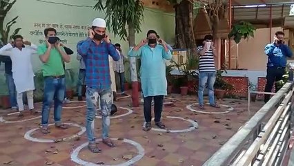 शामली: सहारनपुर पुलिस ने 30 लोगों के थाने में क्यों पकड़वाए कान