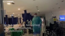 İspanya'da hastaneler Covid-19 hastaları ile dolup taşıyor, insanlar koridorlarda tedavi görüyor