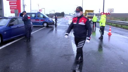 SİLİVRİ'DE ŞEHİRLERARASI YOLCULUK EDENLER SAĞLIK KONTROL NOKTASINDA DENETLENİYOR