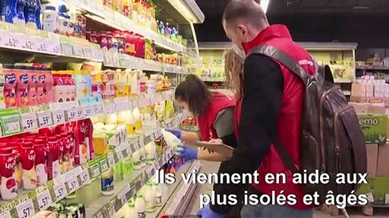A Moscou, des volontaires à l'aide des séniors isolés par le coronavirus