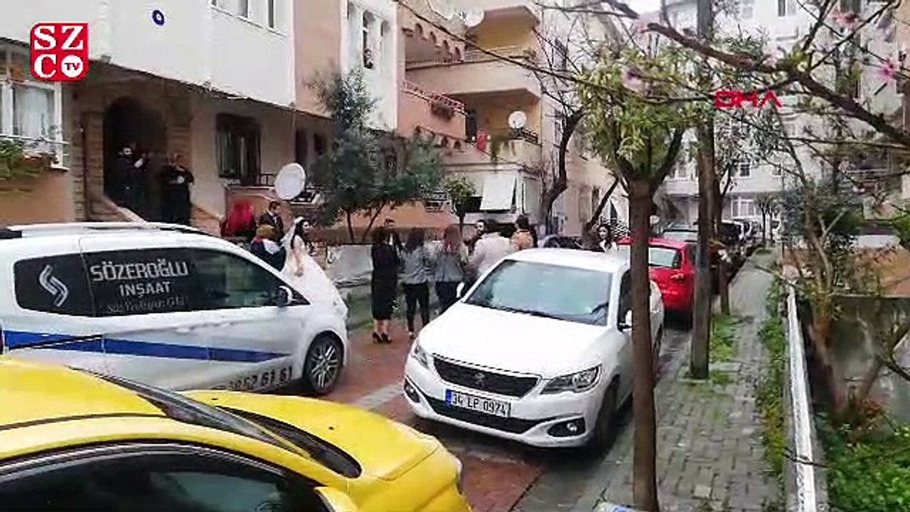 Avcılar'da bir grup corona virüs dinlemedi, yol kapatıp halay çekti