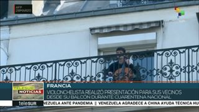 Violonchelista francés ofrece concierto a sus vecinos desde su balcón