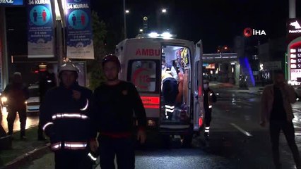 Çarpışan otomobillerden biri yan yattı: 3 yaralı