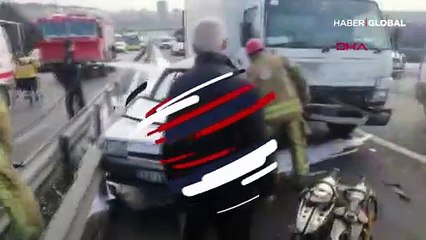 İstanbul'da feci kaza! Arabanın içinde sıkıştı