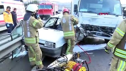 Bahçelievler D-100’de kaza: 1 kişi araç içinde sıkıştı