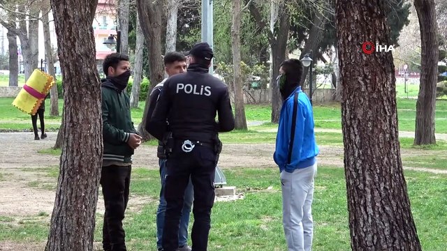 Uyarılara aldırış etmeyen vatandaşlara polis ekiplerinden uyarı