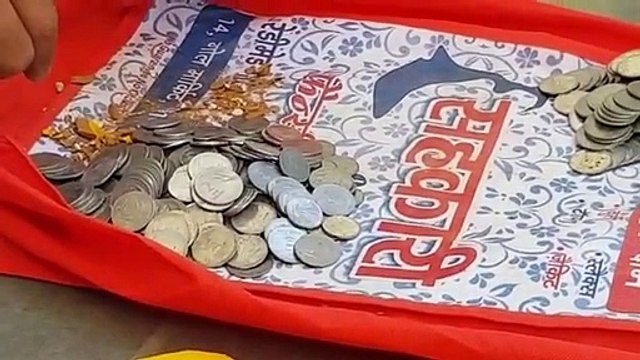 मुज़फ्फरनगर: कोरोना से जंग में नन्हे फ़रिस्तो की अनोखी पहल, गुल्लक तोड़ की सहायता