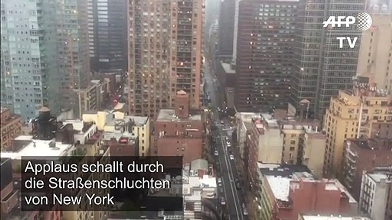 Corona-krise: new york applaudiert pflegern und Ärzten