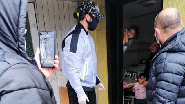 Futbolcu Yusuf Yazıcı, ihtiyaç sahiplerine gıda yardımında bulundu