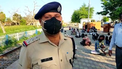 औरैयाः मालगाड़ी में छिपकर विहार जा रहे 46 मजदूरों को रेलवे ने पकड़ा