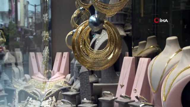 Kuyumcular 1 haftalık aranın ardından kepenklerini açtı