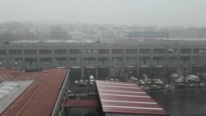 Cae la nieve en Irún sobre un polígono industrial paralizado