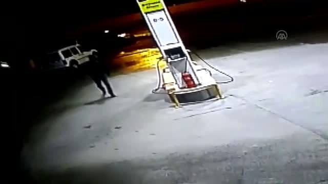 Adliye binası önünde silahlı 3 kişi yakalandı