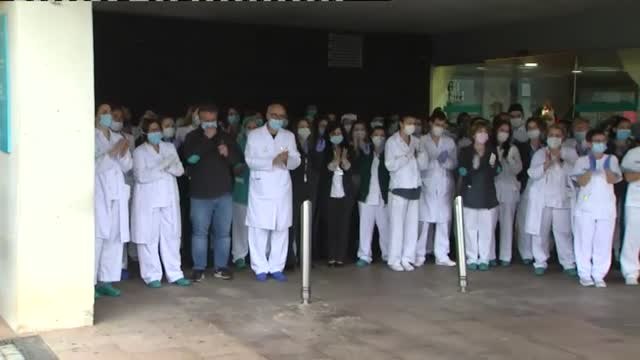Minuto de silencio y aplausos en la Quirón de Barcelona en memoria del doctor Freixa